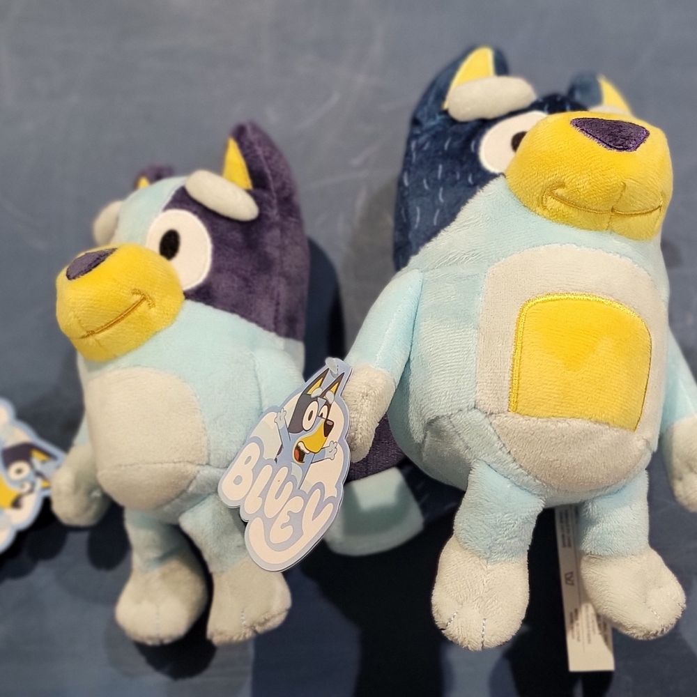 Bluey Family Plushes.....2 Bluey  2 Bingo.  Two 7" & Two 9"  All with Tags. - Picture 6 of 9